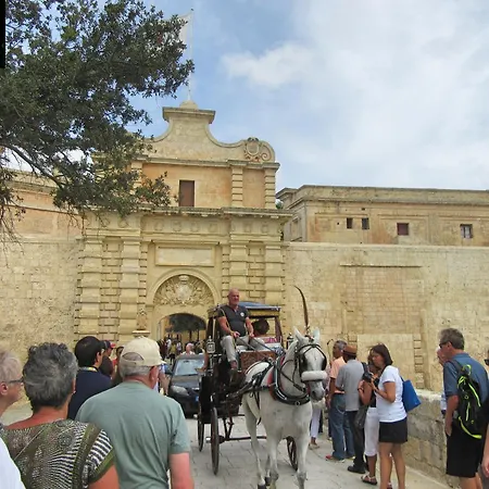 Palazzo 16th Century Mdina, Opposite St Paul's Cathedral By 360 Estates Apartment