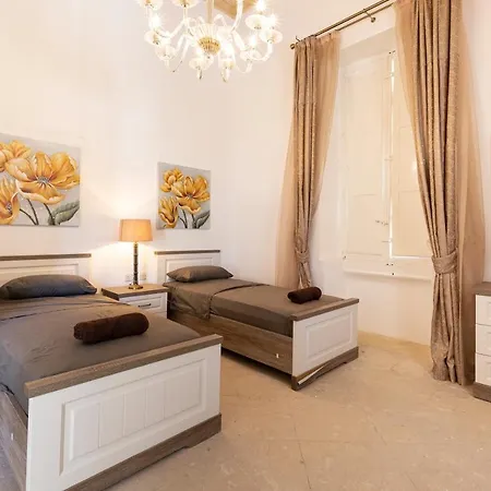 Apartment Palazzo 16th Century Mdina, Opposite St Paul's Cathedral By 360 Estates *